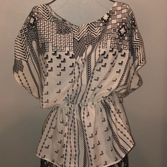 🌟Flowy top size Large🌟 - Picture 2 of 6